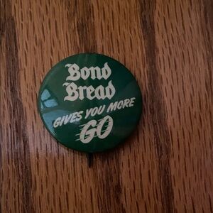 Green Bond Bread Pin